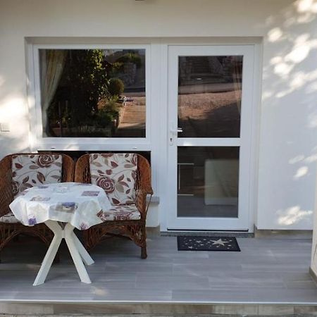 Apartments And Rooms Ivana คิร์ก ภายนอก รูปภาพ