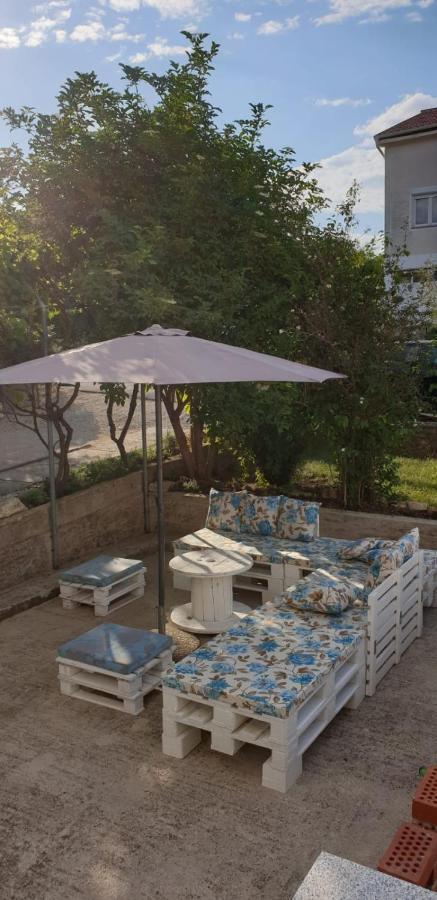 Apartments And Rooms Ivana คิร์ก ภายนอก รูปภาพ