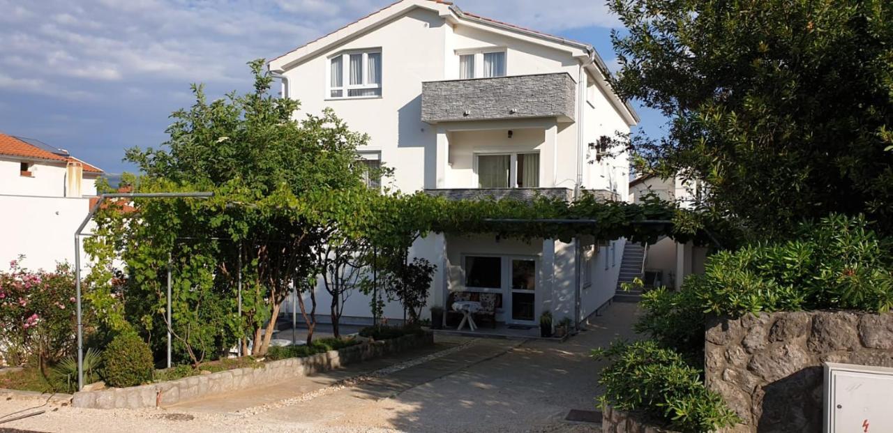 Apartments And Rooms Ivana คิร์ก ภายนอก รูปภาพ