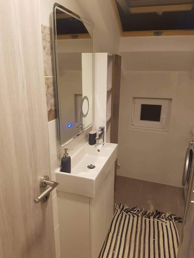 Apartments And Rooms Ivana คิร์ก ภายนอก รูปภาพ
