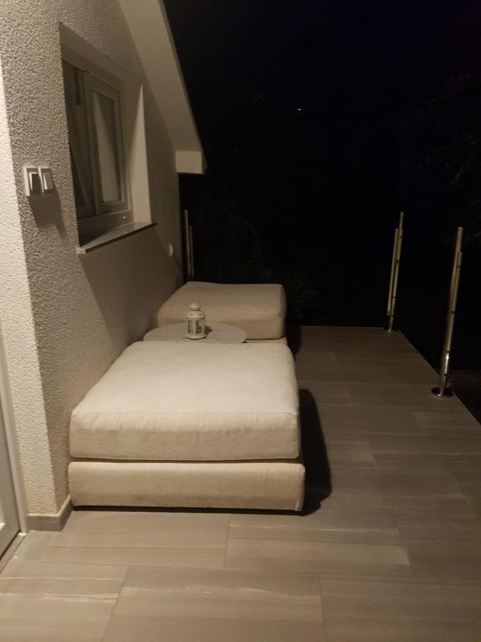 Apartments And Rooms Ivana คิร์ก ภายนอก รูปภาพ