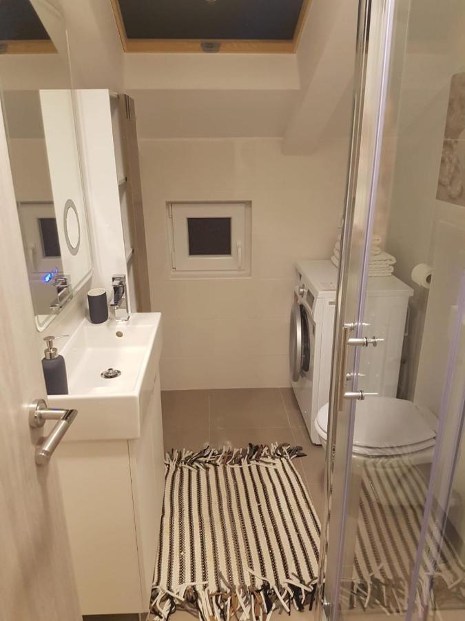 Apartments And Rooms Ivana คิร์ก ภายนอก รูปภาพ