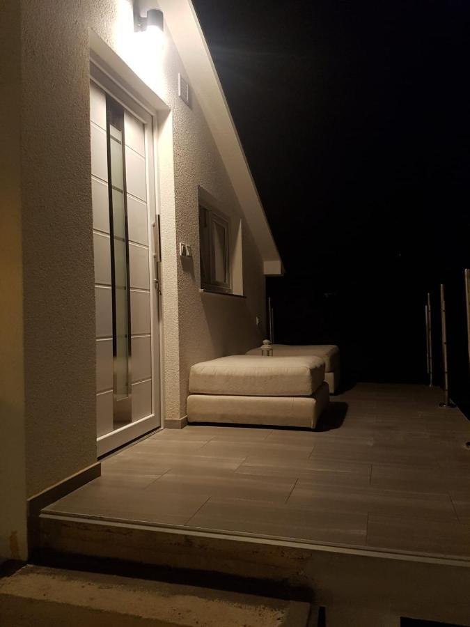Apartments And Rooms Ivana คิร์ก ภายนอก รูปภาพ
